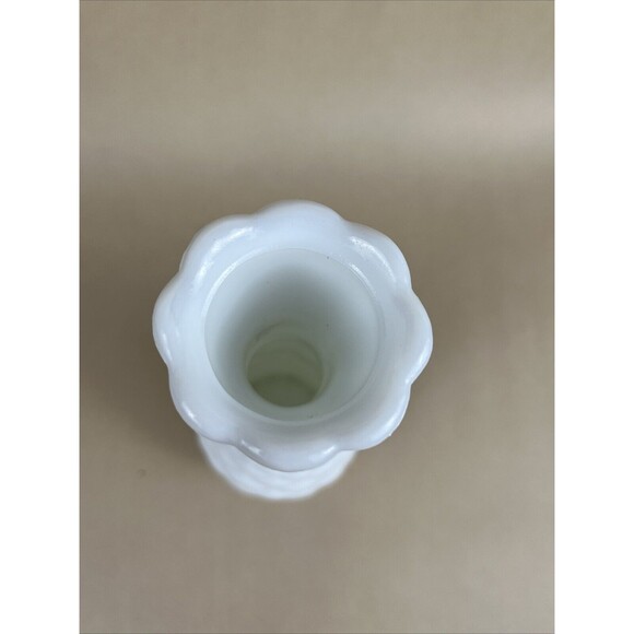 VTG White Milk Glass Bud Vase Pineapple Diamond Pattern Bottom Ribbed‎ Top 9"H - Picture 5 of 6